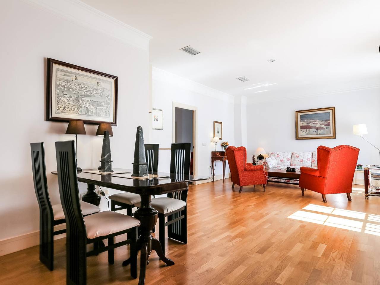 Entire apartment, Stylish 2-bedroom apartment in Seville center with rooftop terrace in Casco Antiguo, Sevilla