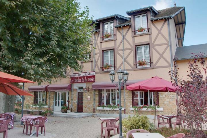 Hôtel pour 2 personnes, avec terrasse ainsi que jardin et piscine, animaux acceptés à Vierzon - 2