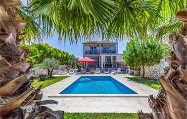 Ferienhaus für 10 Personen, mit Terrasse und Garten, mit Haustier in Medulin