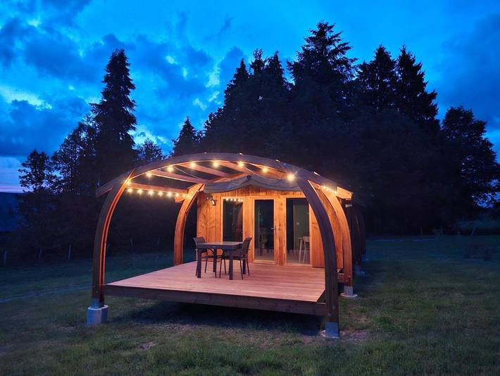 Location de vacances pour 4 personnes, avec jardin ainsi que terrasse et vue à Saint-Merd-les-Oussines