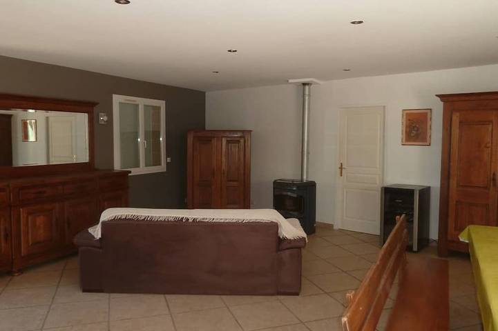 Location de vacances pour 8 personnes, avec terrasse et jardin à Vacquières - 4