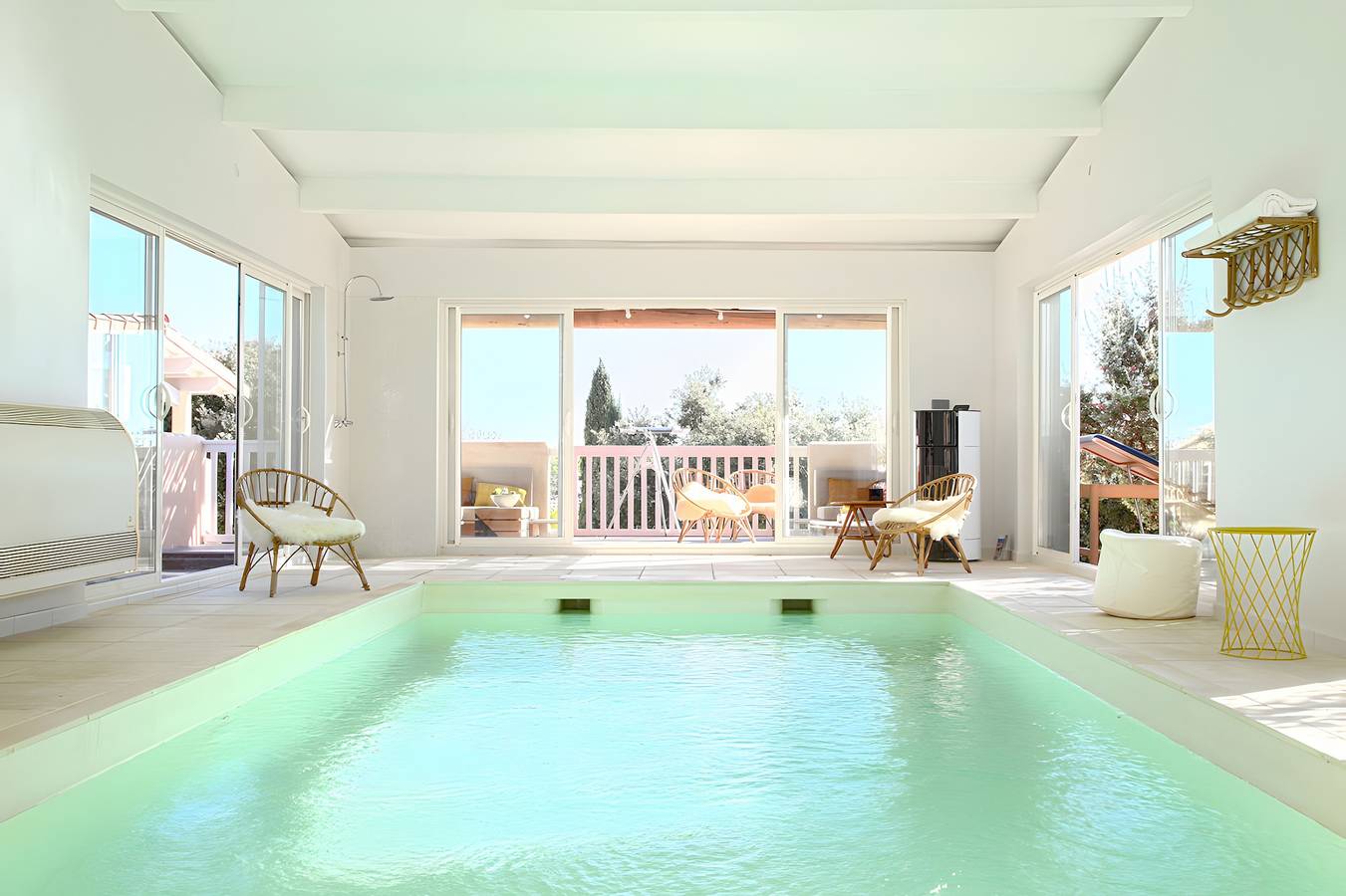 Maison de vacances « Villa de 3 à 9 pers avec piscine », vue montagne, Wi-Fi, climatisation in Castillon-du-Gard, Région de Nîmes