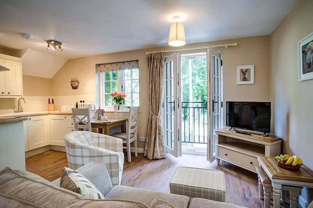 Log Cabin for 2 People in Burford, The Cotswolds