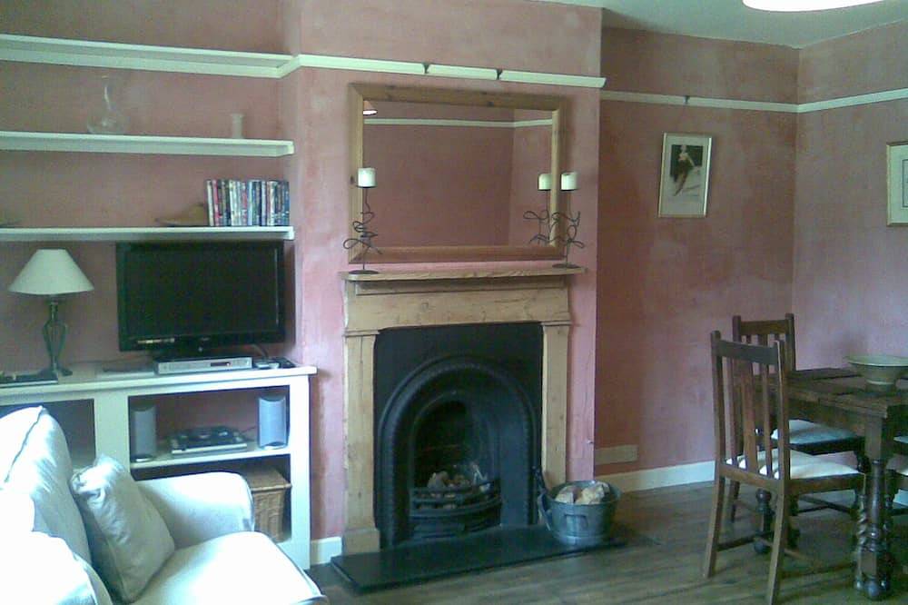 Viktorianisches Ziegelstein- und Feuersteinhäuschen im South Downs Nationalpark in Patching, West Sussex