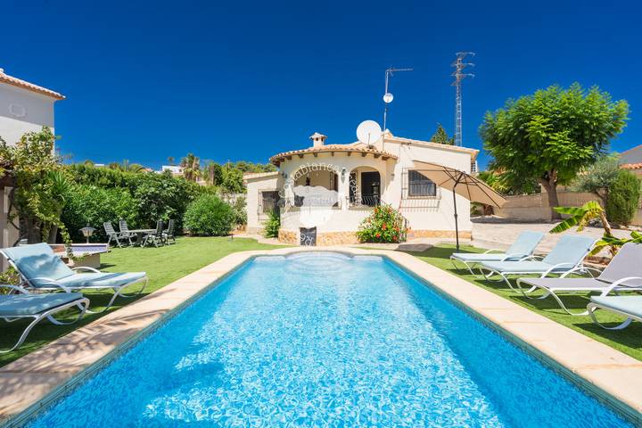 Villa für 8 Personen, mit Terrasse und Garten - 1