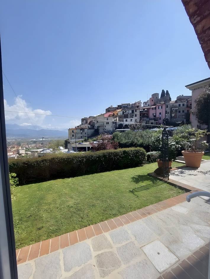 Appartamento intero, Appartamento 'Montemare' con Giardino Privato, Wi-Fi e Aria Condizionata in Ameglia, Comune di Ameglia