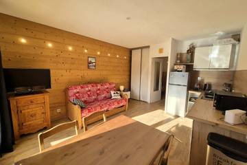 Gîte pour 4 personnes, avec terrasse à Les Déserts