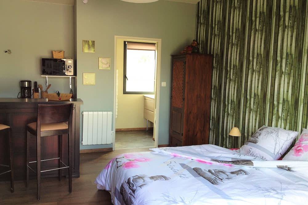 Gîtes 23M2 avec terrasse, piscine chauffée, Spa et sauna in Dampierre, Jura