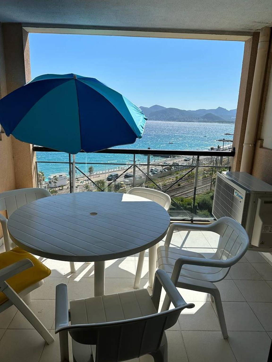 Ganze Wohnung, Ferienwohnung für 4 Personen mit Terrasse in Cannes La Bocca, Cannes