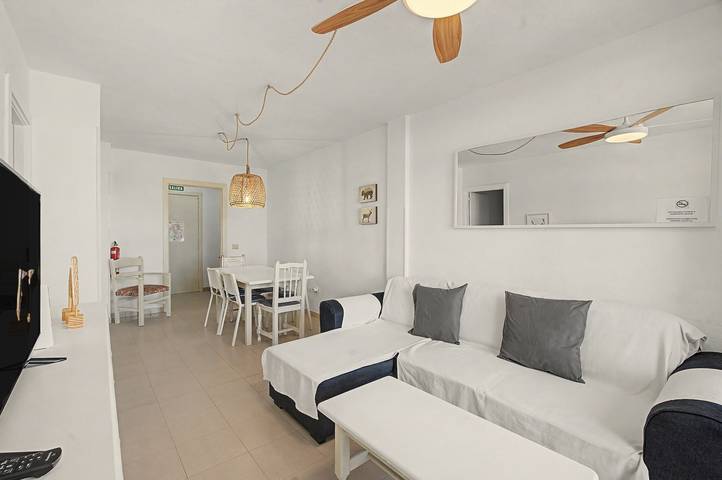 Ganze Wohnung, Ferienwohnung 'Alquilaencanarias-medano Lagos De' mit Bergblick, Pool & WLAN in Playa el Médano, Granadilla de Abona