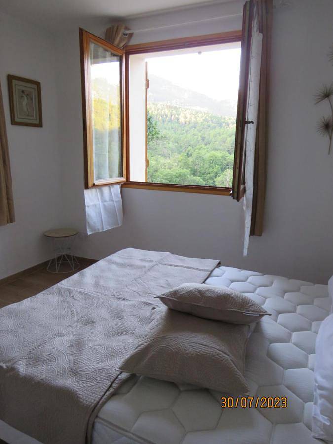 Location de vacances pour 3 personnes, avec terrasse ainsi que vue et jardin à Vivario - 3