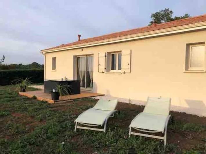 Location de vacances pour 6 personnes, avec piscine et terrasse ainsi que jardin et vue, animaux acceptés à Marquay - 2