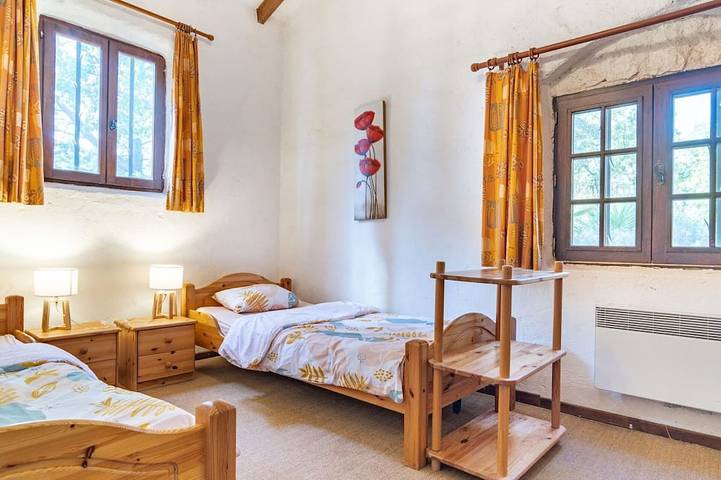 Location de vacances pour 8 personnes, avec jardin à Flassans-sur-Issole - 2