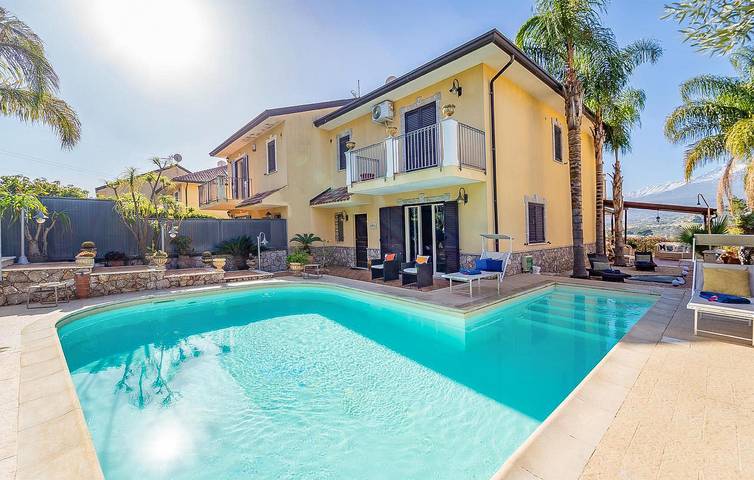 Vacation rental for 8 people in Taormina