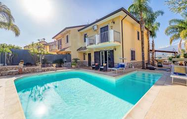 Location de vacances pour 8 personnes, avec piscine à Taormina