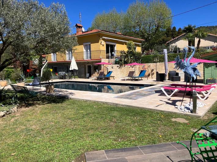 Ferienhaus für 3 Personen, mit Terrasse und Garten sowie Pool und Ausblick