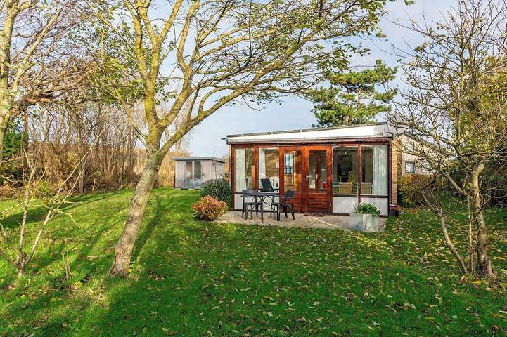 Ferienhaus für 4 Personen, mit Terrasse und Garten sowie Pool in Julianadorp