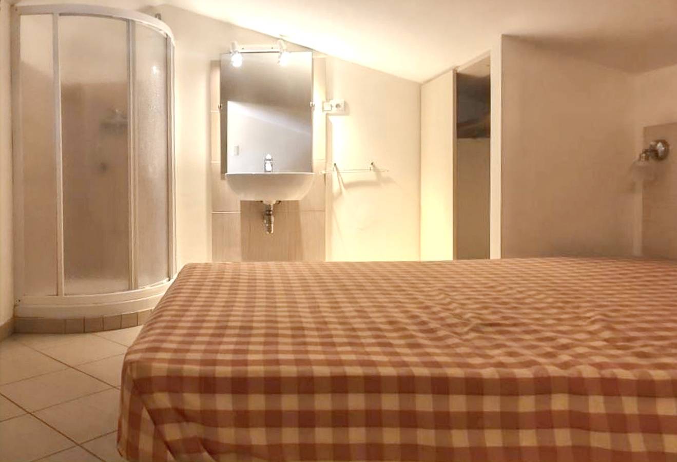 Casa rural cerca de Belgodère con piscina compartida. in Losari, Belgodère