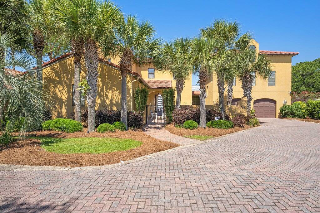 Spacious Home + Cozy Guest House! Private Pool & Courtyard, Near Beach Access in Miramar Beach, Emerald Coast