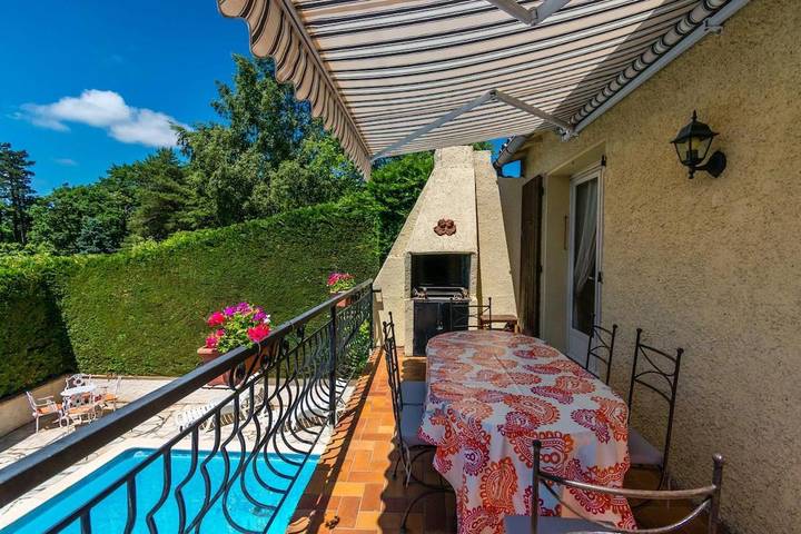 Location de vacances pour 8 personnes, avec piscine ainsi que vue et balcon à Fontiers-Cabardès - 2