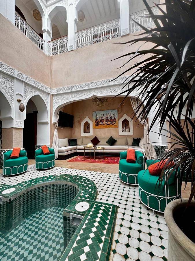 Maison d’hôte pour 2 personnes, avec terrasse ainsi que piscine et jacuzzi, animaux acceptés dans Palais de la Bahia