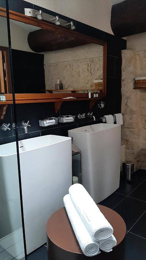 Location de vacances pour 3 personnes, avec piscine ainsi que vue et jardin, animaux acceptés à Montmeyan - 3