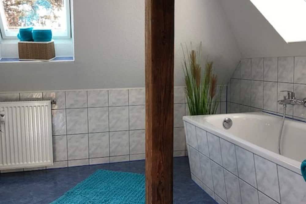 Ganze Wohnung, Liebevoll eingerichtete Ferienwohnung im Dg in Zwenkau, Zwenkauer See