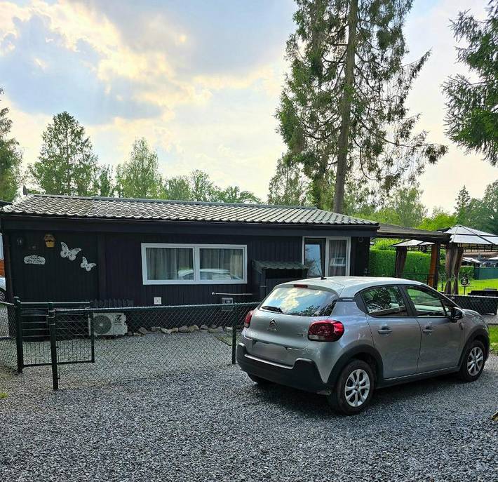 Camping voor 5 personen, with Terras and Tuin as well as Zwembad and Uitzicht in Belgisch-Limburg