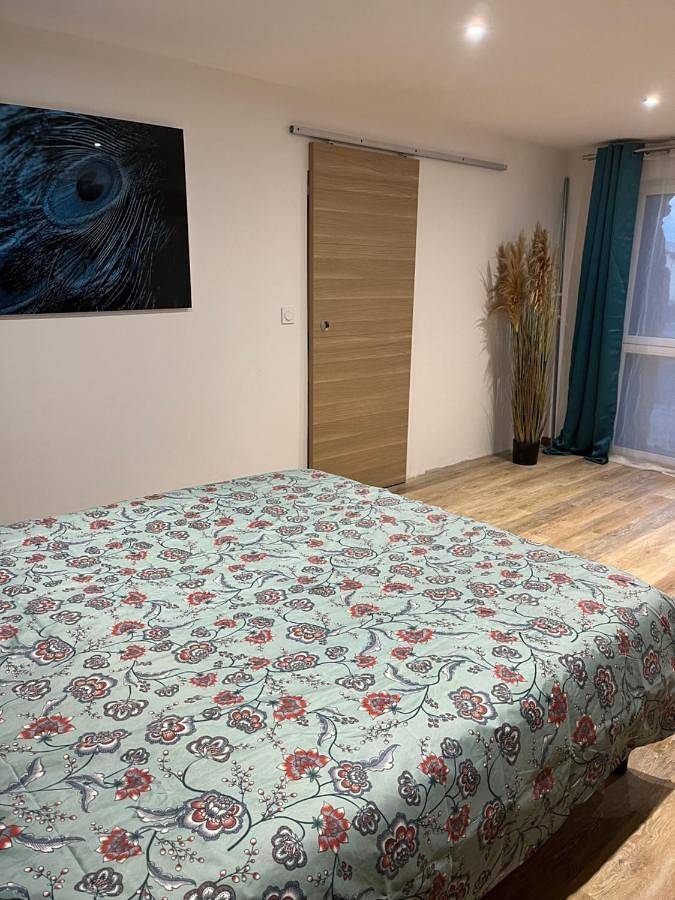 Gîte pour 3 personnes, avec terrasse à Corps-Nuds - 2