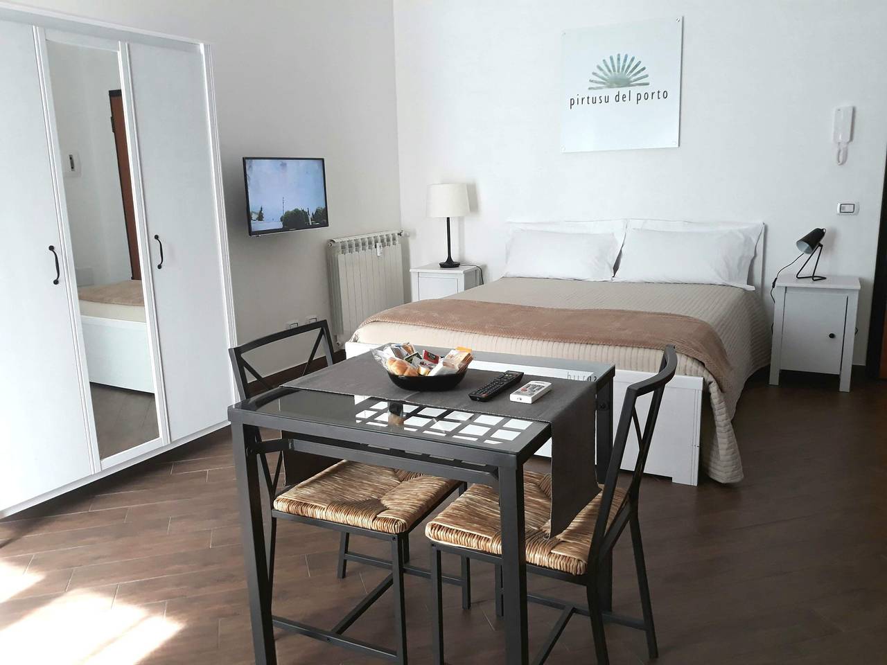 Ganzes Studio, Apartment 'Del Porto, Palermo' mit Balkon, Wlan und Klimaanlage in Palermo, Palermo Provinz