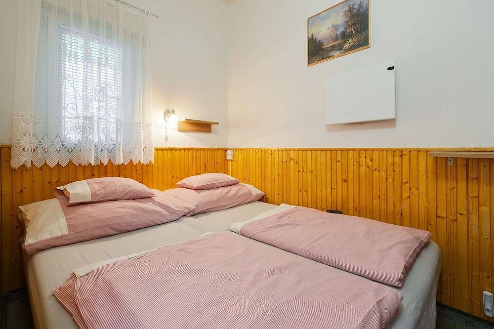 Schönes  Ferienhaus für 4 Leute mit  W-Lan, Klimaanlage, Tv, Terrasse und Haustiere erlaubt in Balatonakali, Balatonfüredi járás