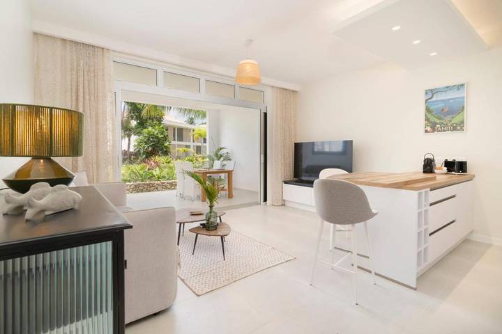 Gîte pour 2 personnes, avec terrasse ainsi que jardin et piscine dans Paea - 2