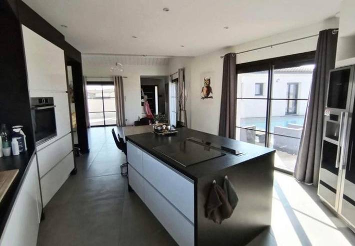 Location de vacances pour 5 personnes, avec Terrasse ainsi que Piscine et Vue à Chauray - 2