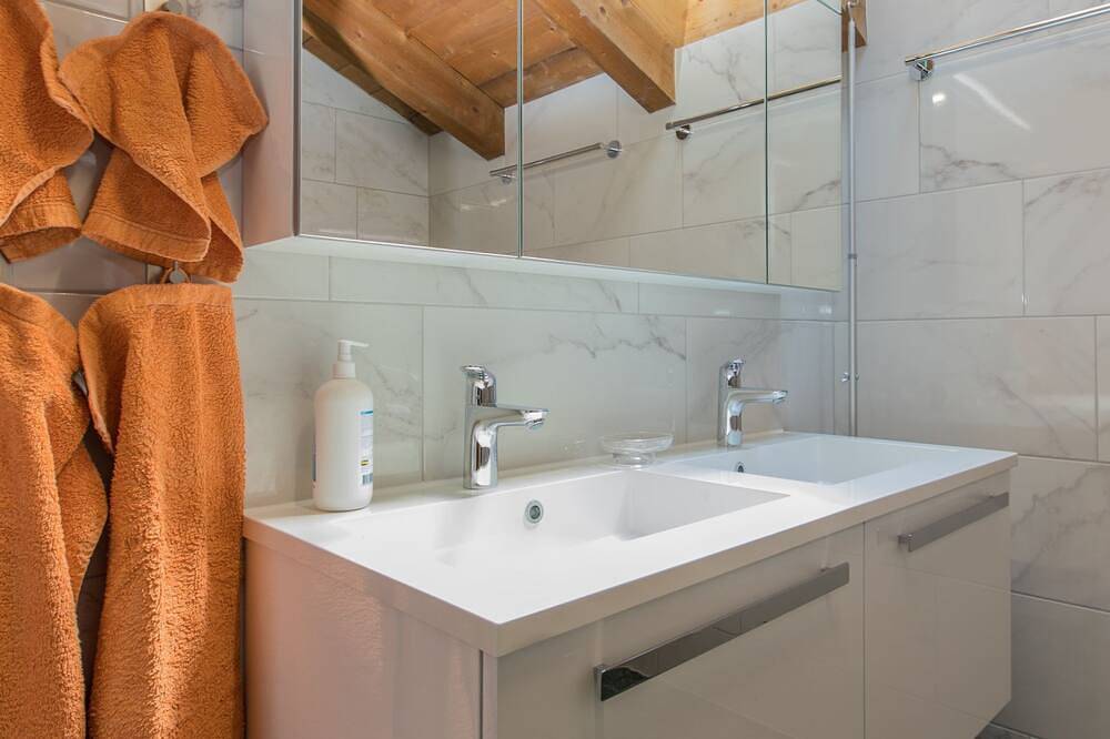 Ganze Wohnung, Mundaditschas, (Sta. Maria - Santa Maria Val Müstair). in Sta. Maria im Val Müstair, Val Müstair