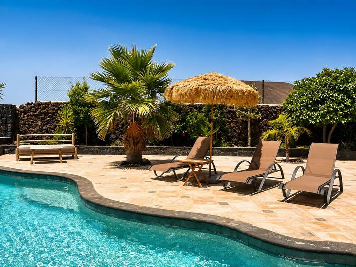 Villa de vacaciones «Excepcional con piscina»: vistas al mar, piscina privada y Wi-Fi in Villaverde, La Oliva