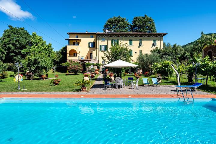 Ferienwohnung für 7 Personen, mit Garten in Lucca Provinz