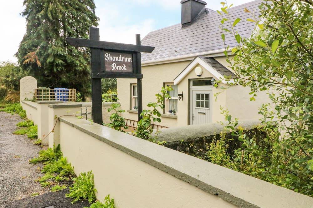 Shandrum Brook, pet friendly, country holiday cottage in Charleville in Fermoy, County Cork
