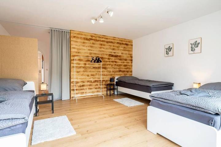 Ferienwohnung für 7 Personen, mit Balkon und Terrasse sowie Garten in Groß-Gerau
