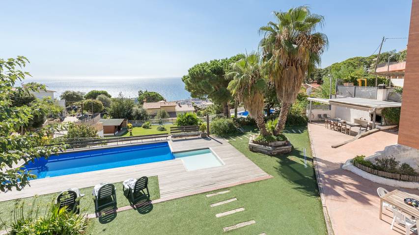Ferienhaus für 8 Personen, mit Balkon und Whirlpool sowie Garten in Lloret de Mar - 2