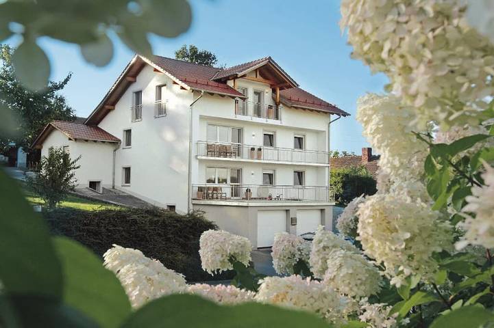Ferienwohnung für 3 Personen, mit Balkon/Terrasse und Balkon sowie Garten in Furth im Wald