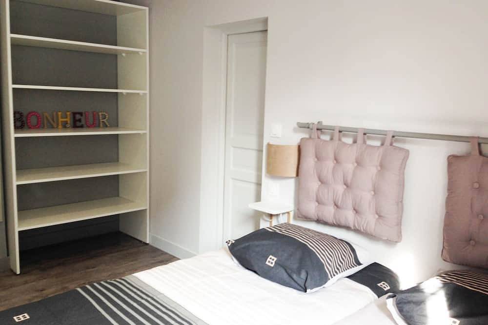 Apartamento entero, Suite familiar de concesión de F3 en el corazón de Chartres 55m2 2 dormitorios, estacionamiento in Chartres, Región de Chartres