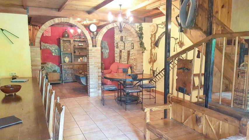 Chalet para 18 personas, con jardín además de terraza y piscina, Se admiten mascotas en Provincia de Huesca - 4
