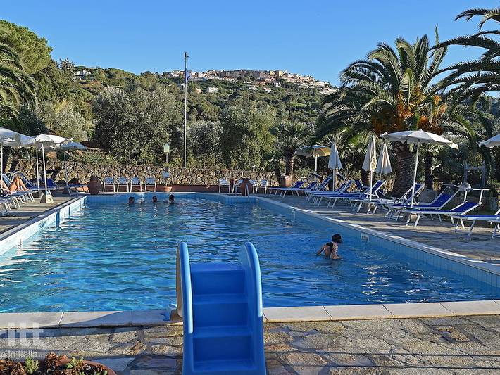 Resort per 6 persone, con sauna e terrazza nonché balcone/terrazza sull' Isola d'Elba