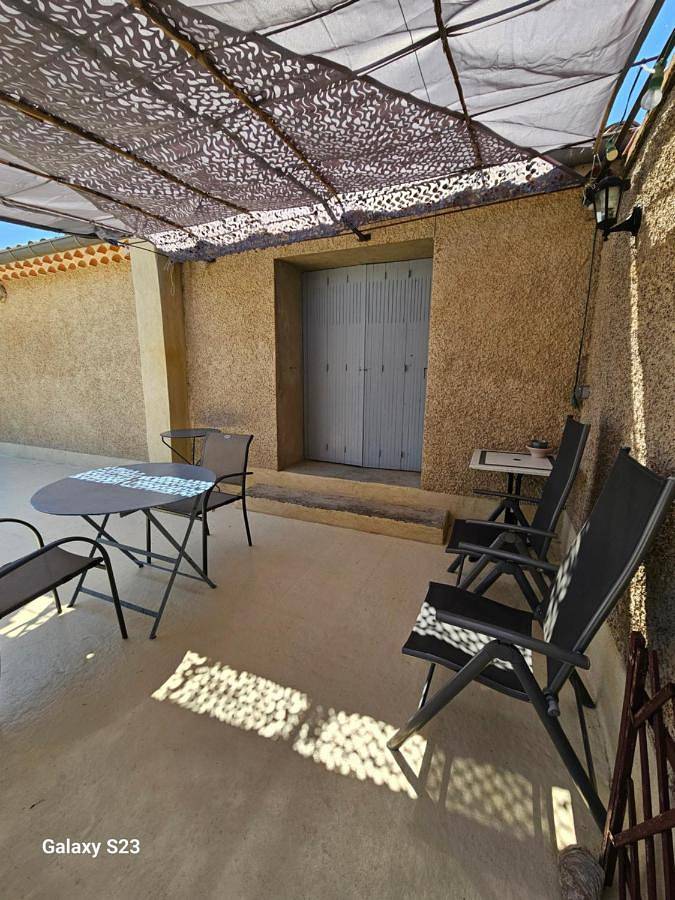 Gîte pour 2 personnes, avec vue ainsi que terrasse et piscine à Puyméras - 3