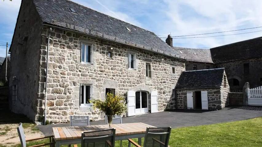 Gîte pour 5 personnes, avec piscine et jardin, animaux acceptés dans Saint-Laurent-de-Veyrès