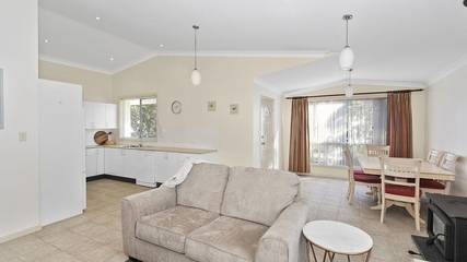 Holiday Home for 8 People in Mollymook, New South Wales, Photo 3