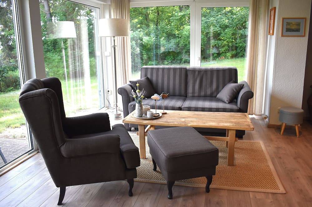 Ferienhaus in traumhafter Lage mit Meerblick auf großem Naturgrundstück in Göhren, Rügen