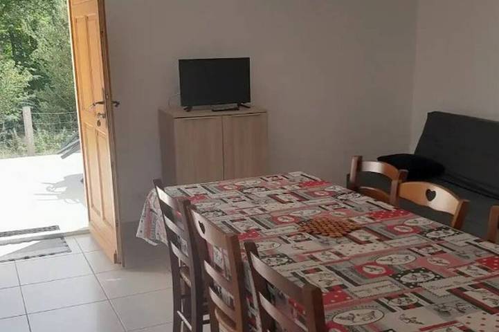 Location de vacances pour 6 personnes, avec terrasse et jardin, animaux acceptés à Sussac - 4