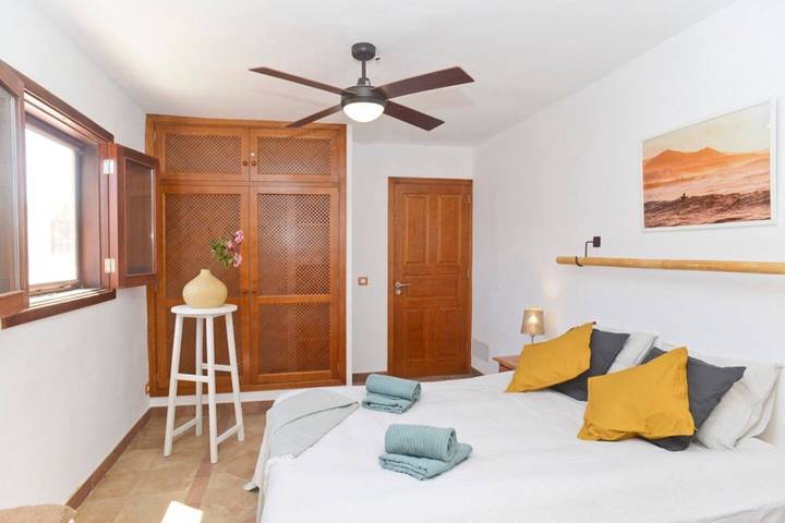 Ferienvilla 'Casa Jenabe' mit Bergblick, privater Terrasse und WLAN in La Vegueta, Tinajo
