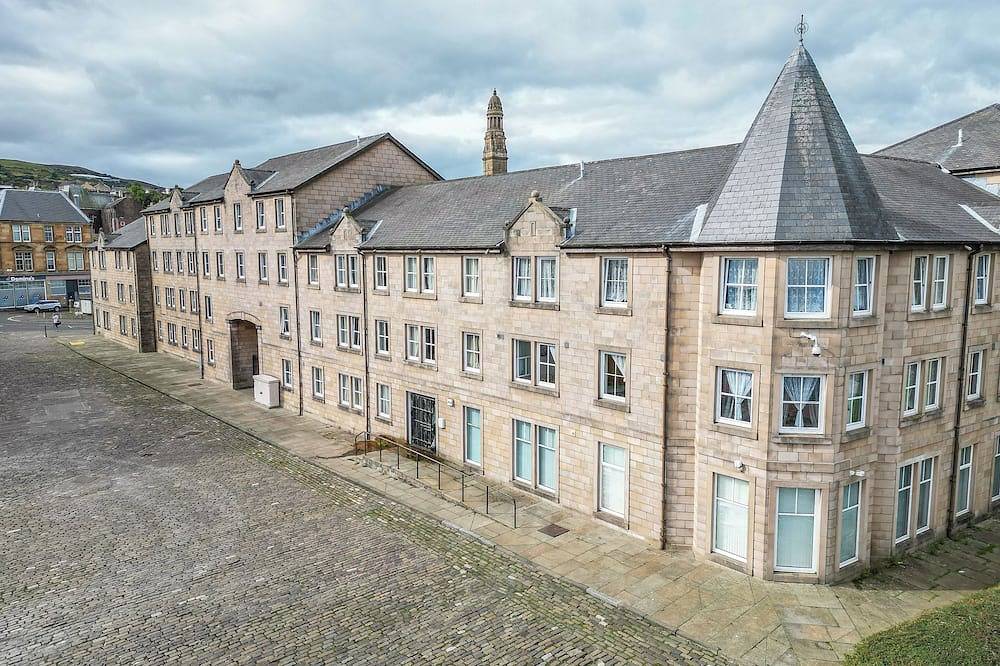 Ganze Wohnung, 6 Bedroom Self Contained Hostel Unit in Inverclyde
